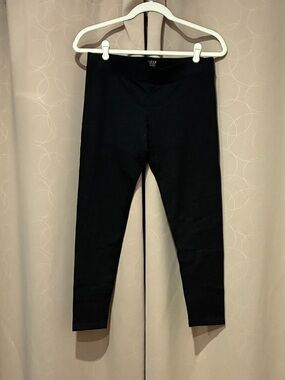 NWOT. GAP Black Women’s Maternity Leggings
